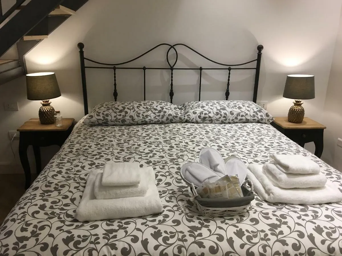 *** Frühstückspension Bed and Breakfast La Scalinata Di Chiaia Neapel Italien