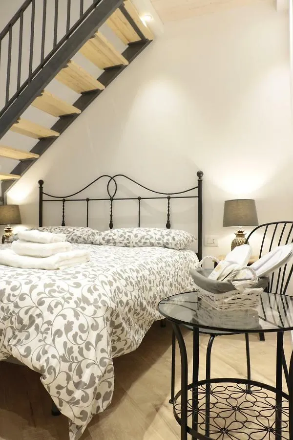 Bed and Breakfast La Scalinata Di Chiaia Neapol 3*,